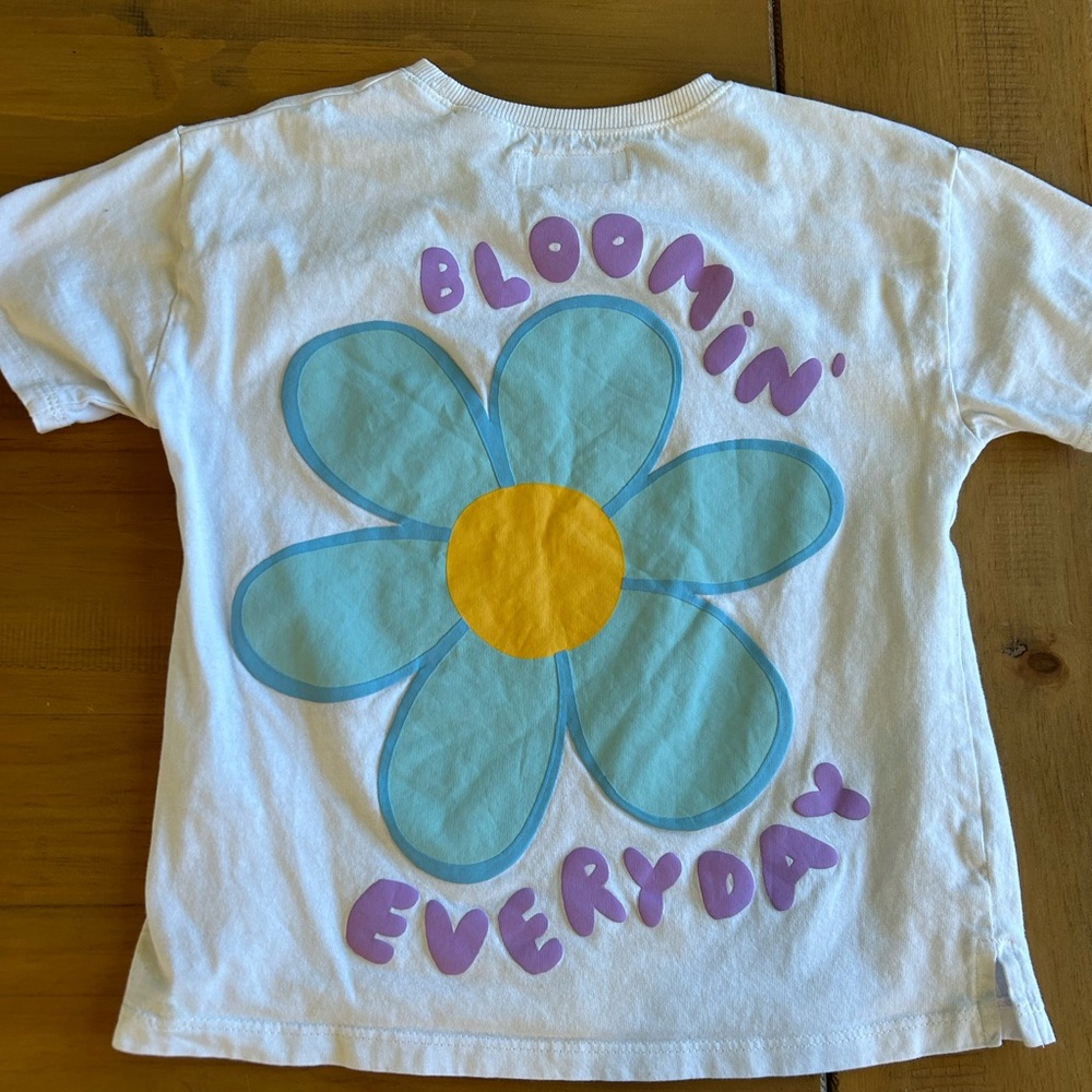 Zara White Tee with Blue Daisy and Yellow Center - Picture 4 of 4